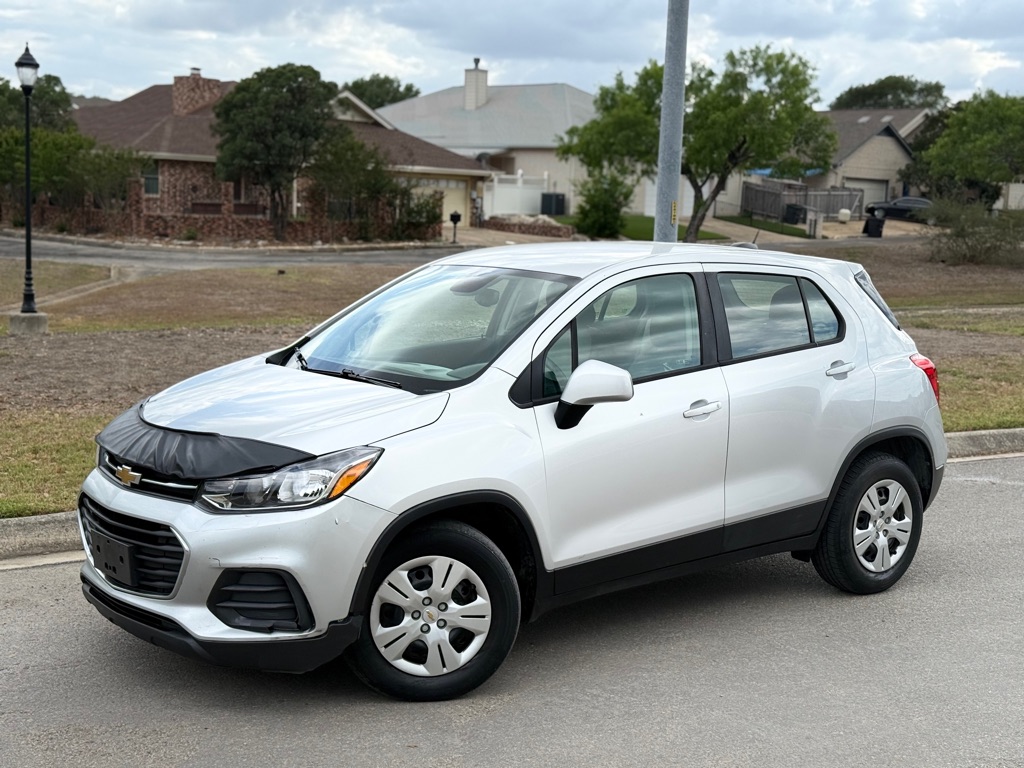 Photo 3 of this CHEVROLET TRAX