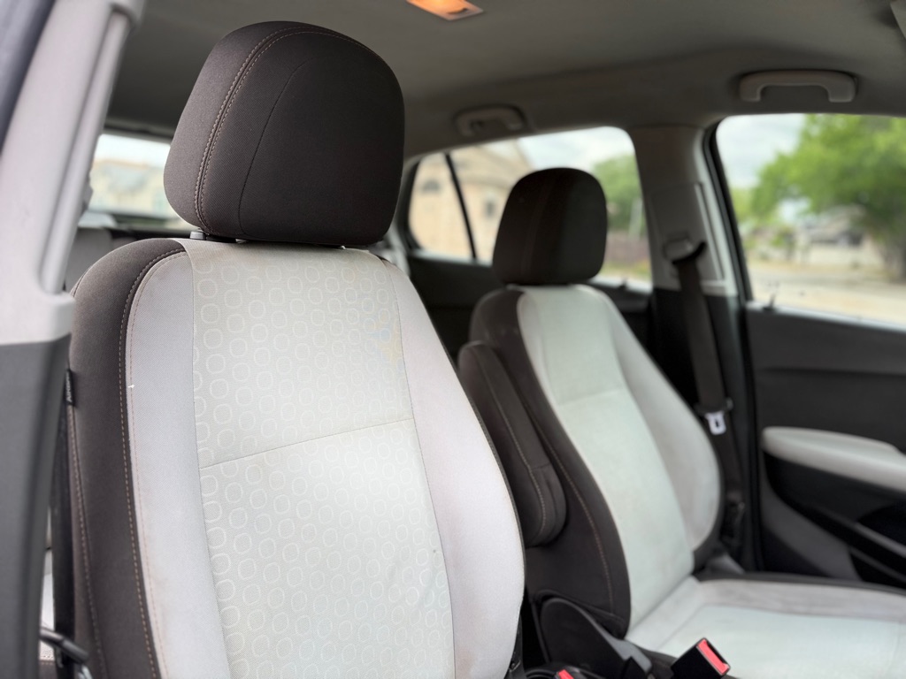 Photo 7 of this CHEVROLET TRAX