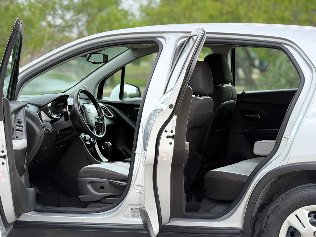 Photo 12 of this CHEVROLET TRAX