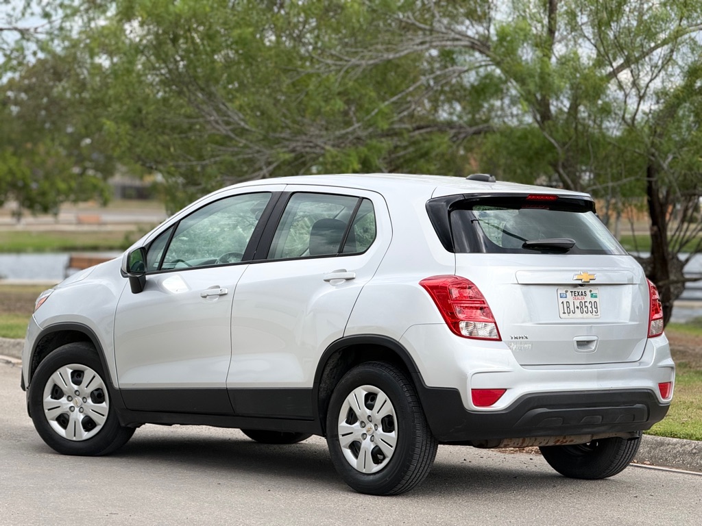 Photo 2 of this CHEVROLET TRAX