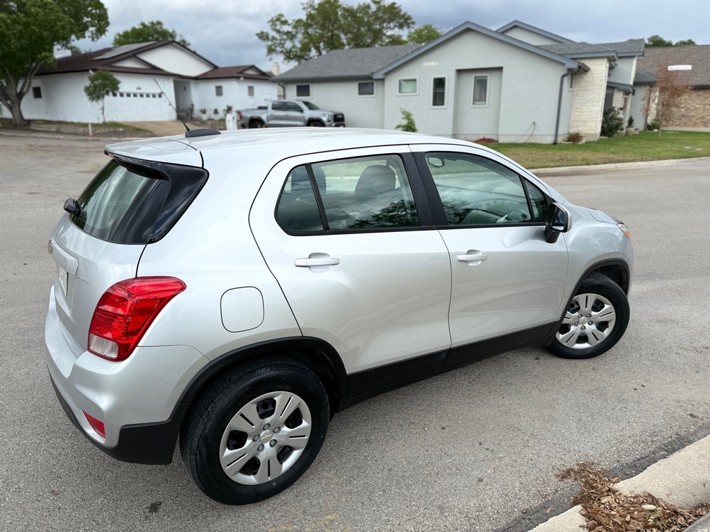 Photo 6 of this CHEVROLET TRAX