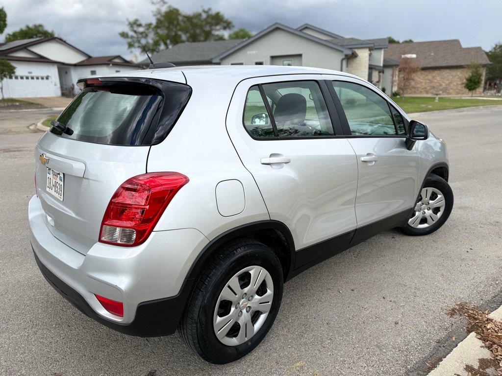 Photo 5 of this CHEVROLET TRAX