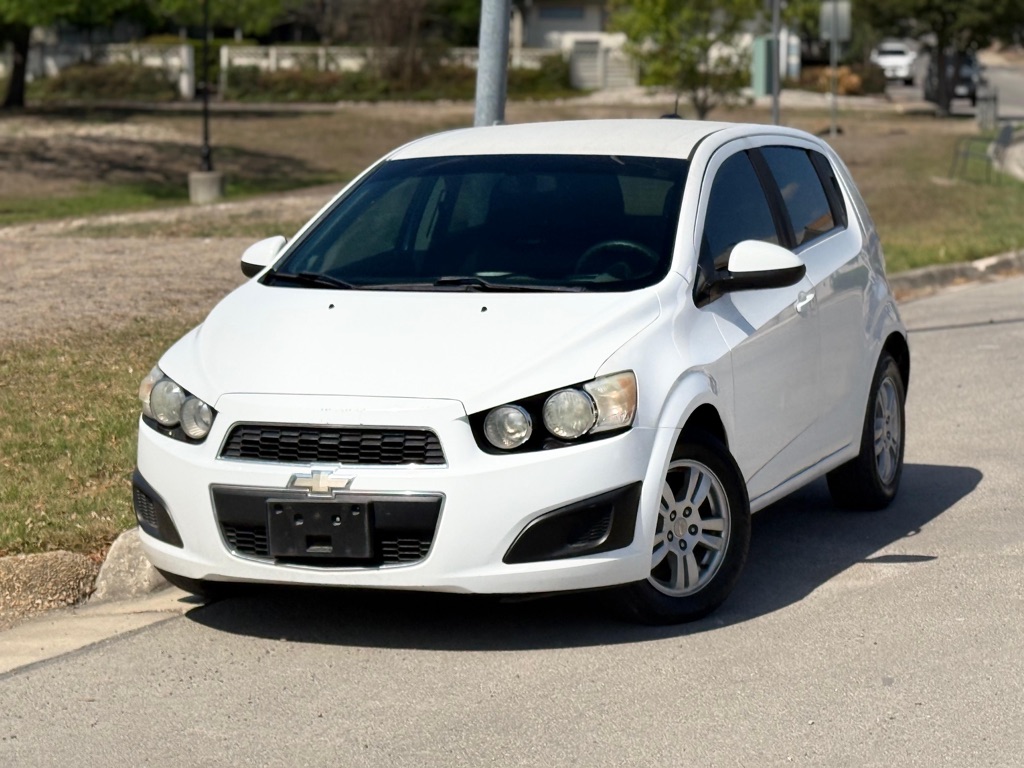 White 2016 Chevrolet Sonic LT Hatchback FWD Hatchback Front-Wheel Drive Automatic