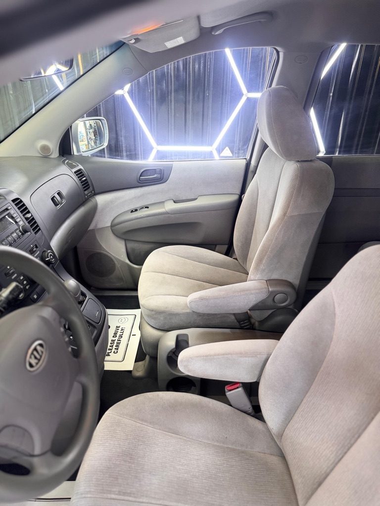 Photo 9 of this KIA SEDONA