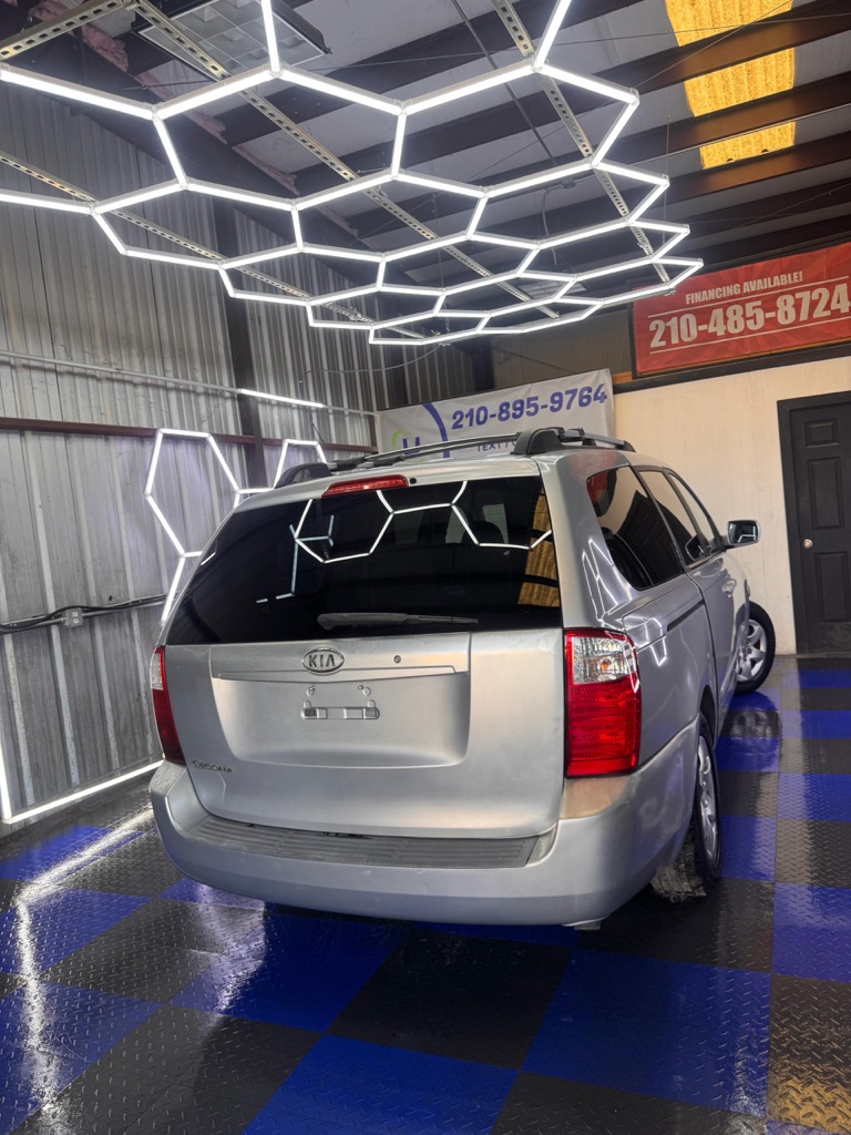 Photo 8 of this KIA SEDONA