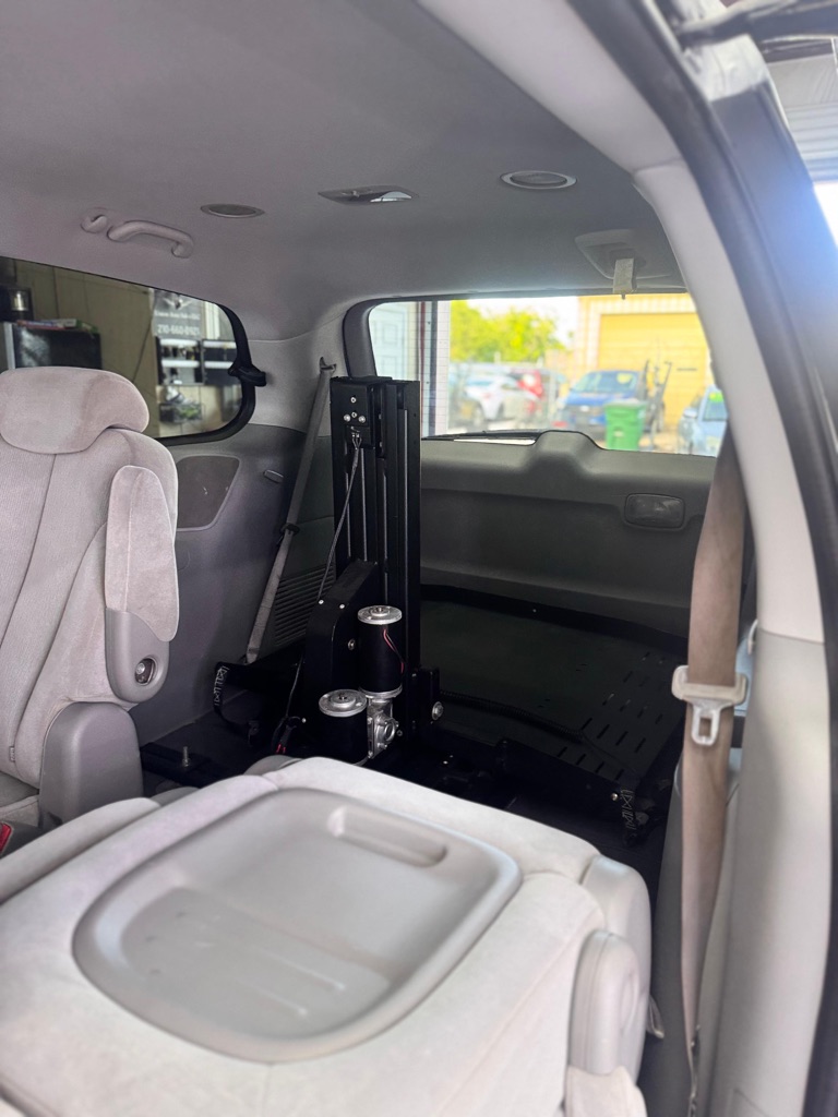 Photo 12 of this KIA SEDONA