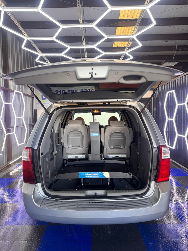 Photo 14 of this KIA SEDONA