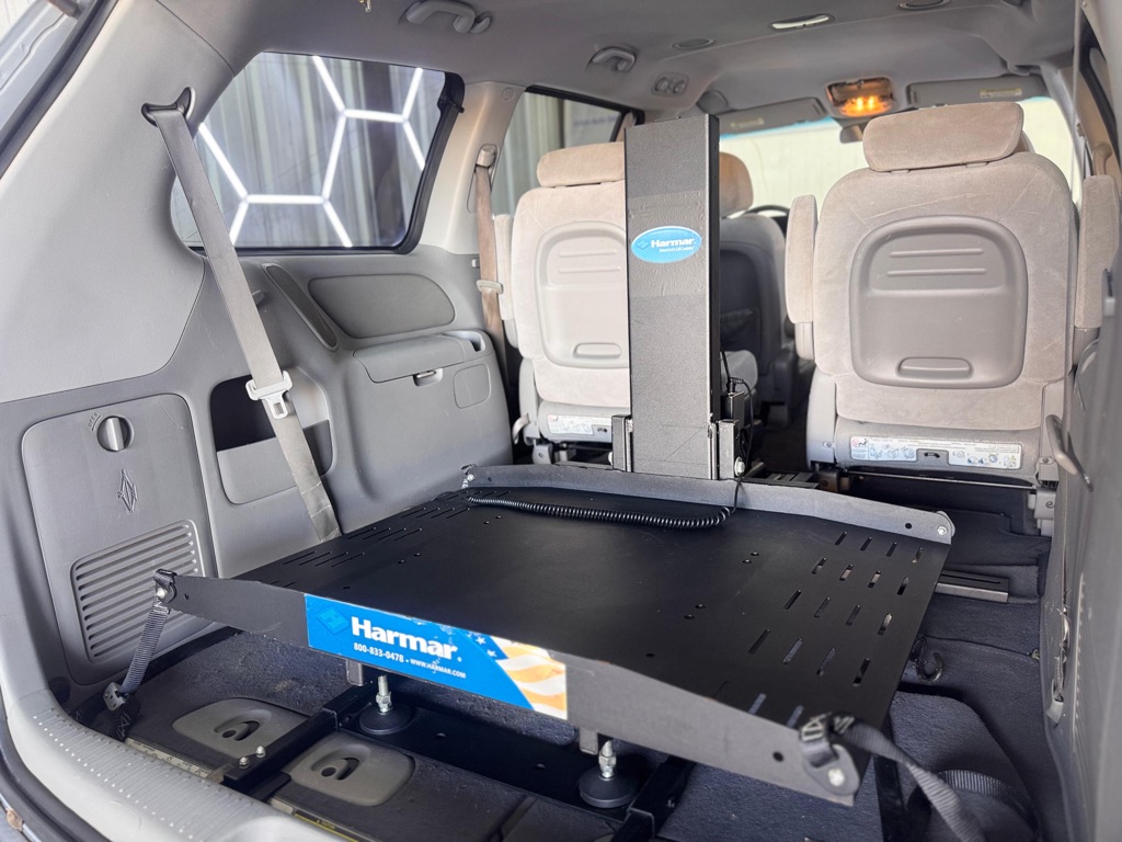 Photo 16 of this KIA SEDONA