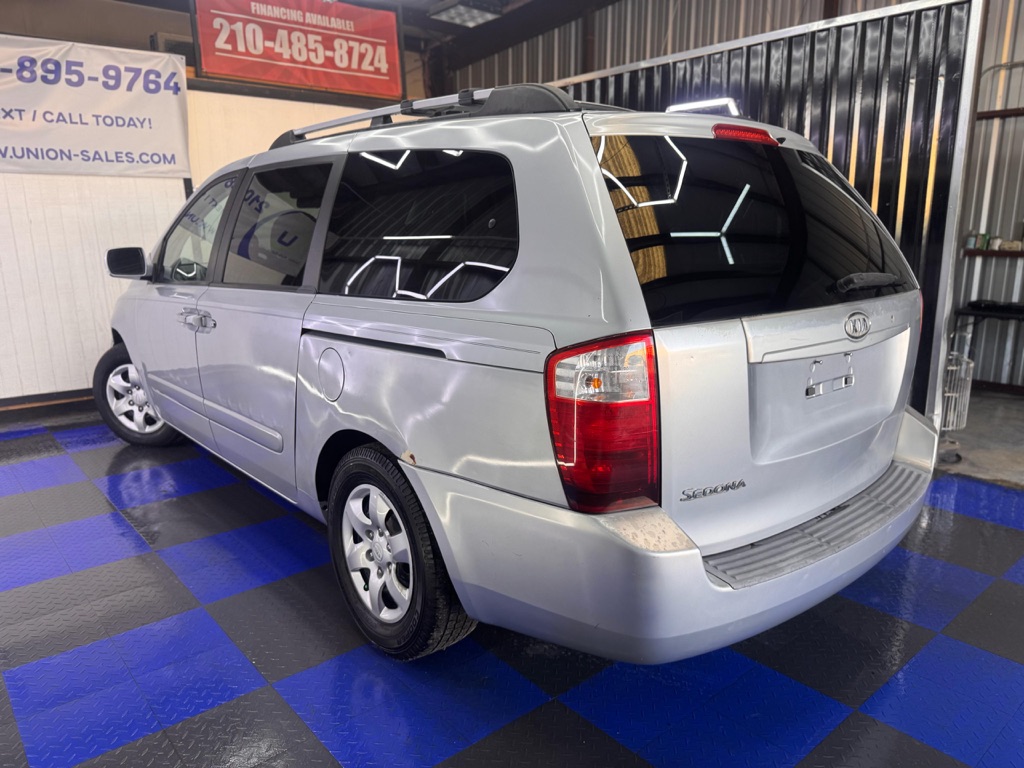 Photo 4 of this KIA SEDONA