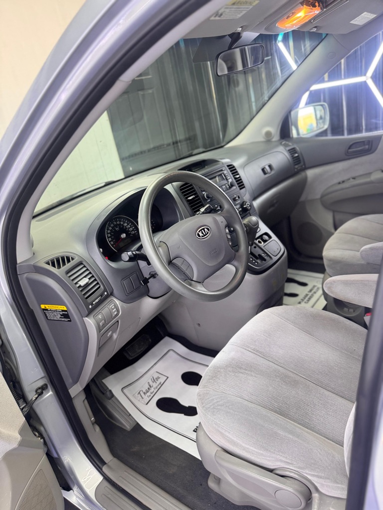 Photo 18 of this KIA SEDONA