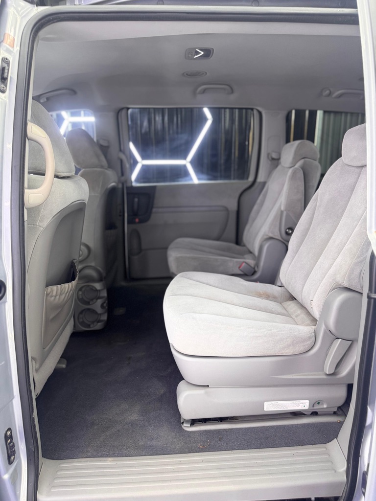 Photo 17 of this KIA SEDONA