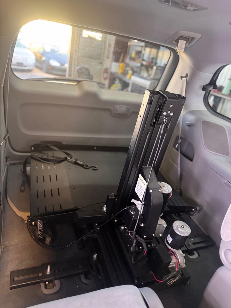 Photo 15 of this KIA SEDONA