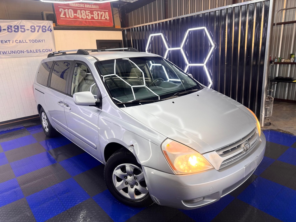 Photo 2 of this KIA SEDONA