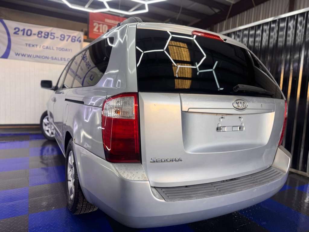 Photo 7 of this KIA SEDONA