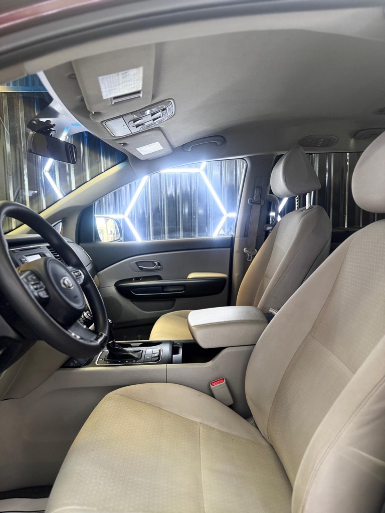 Photo 19 of this KIA SEDONA