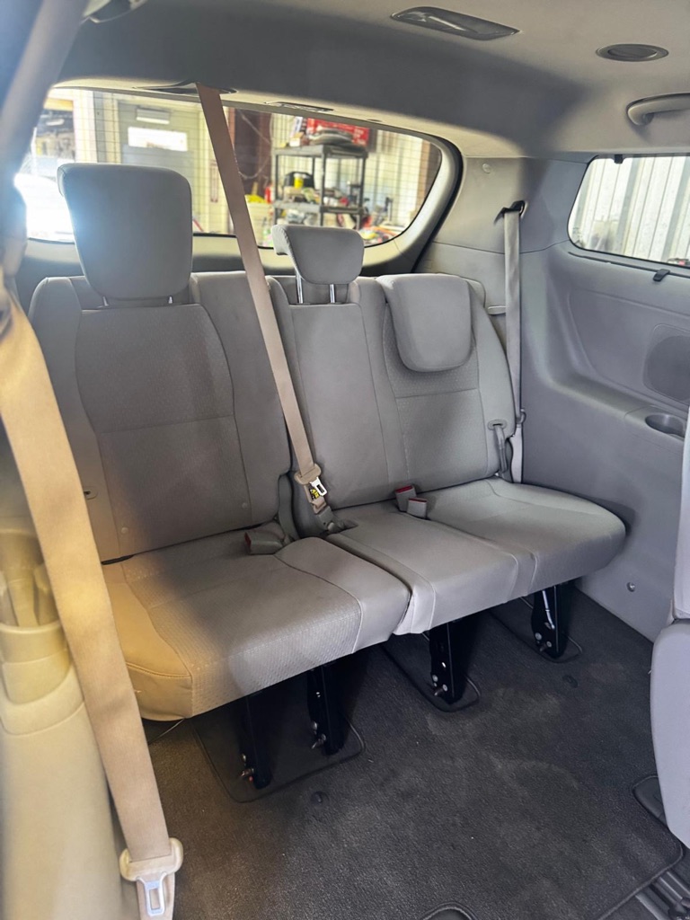 Photo 14 of this KIA SEDONA