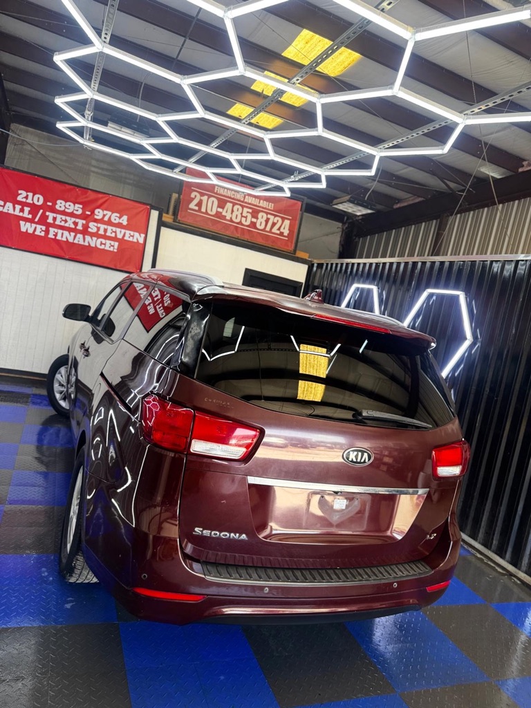 Photo 30 of this KIA SEDONA