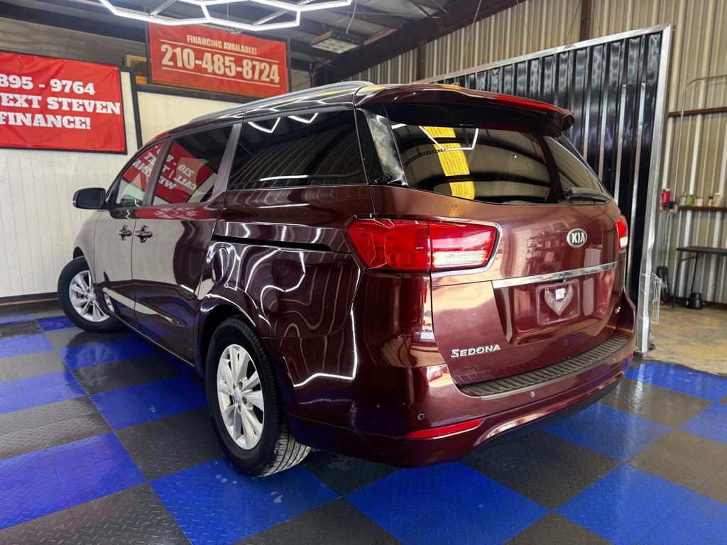 Photo 28 of this KIA SEDONA