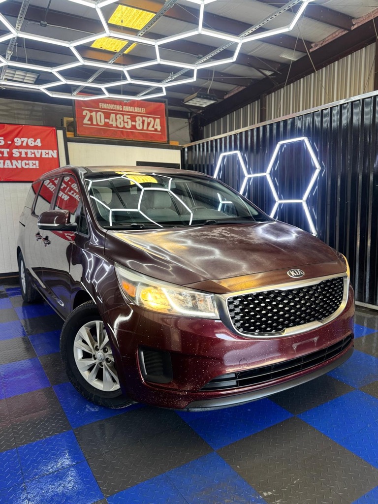 Photo 2 of this KIA SEDONA