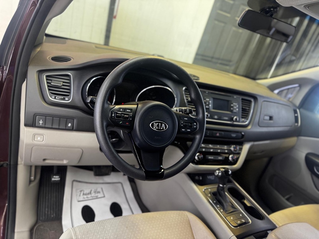 Photo 20 of this KIA SEDONA
