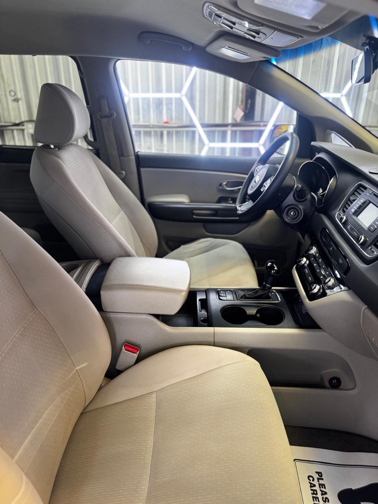 Photo 11 of this KIA SEDONA