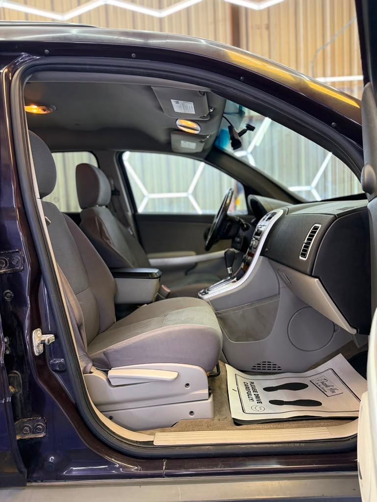 Photo 9 of this CHEVROLET EQUINOX