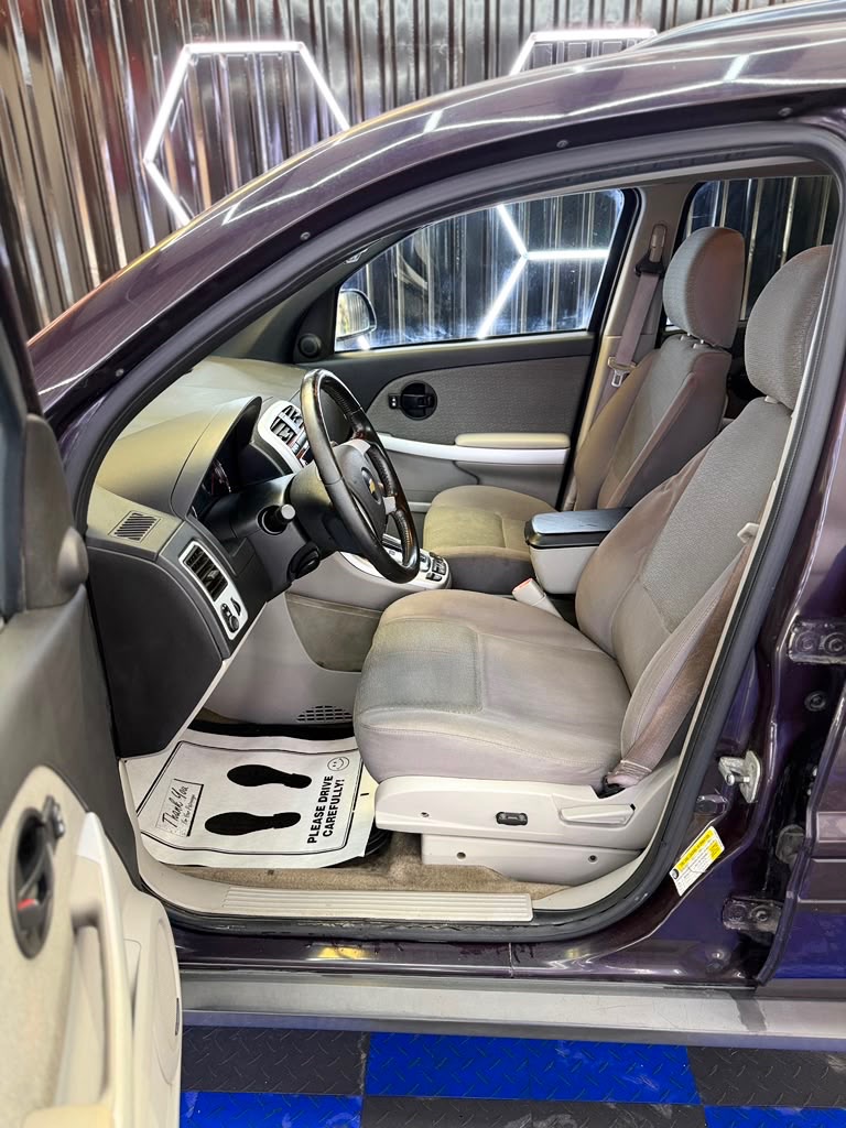 Photo 13 of this CHEVROLET EQUINOX
