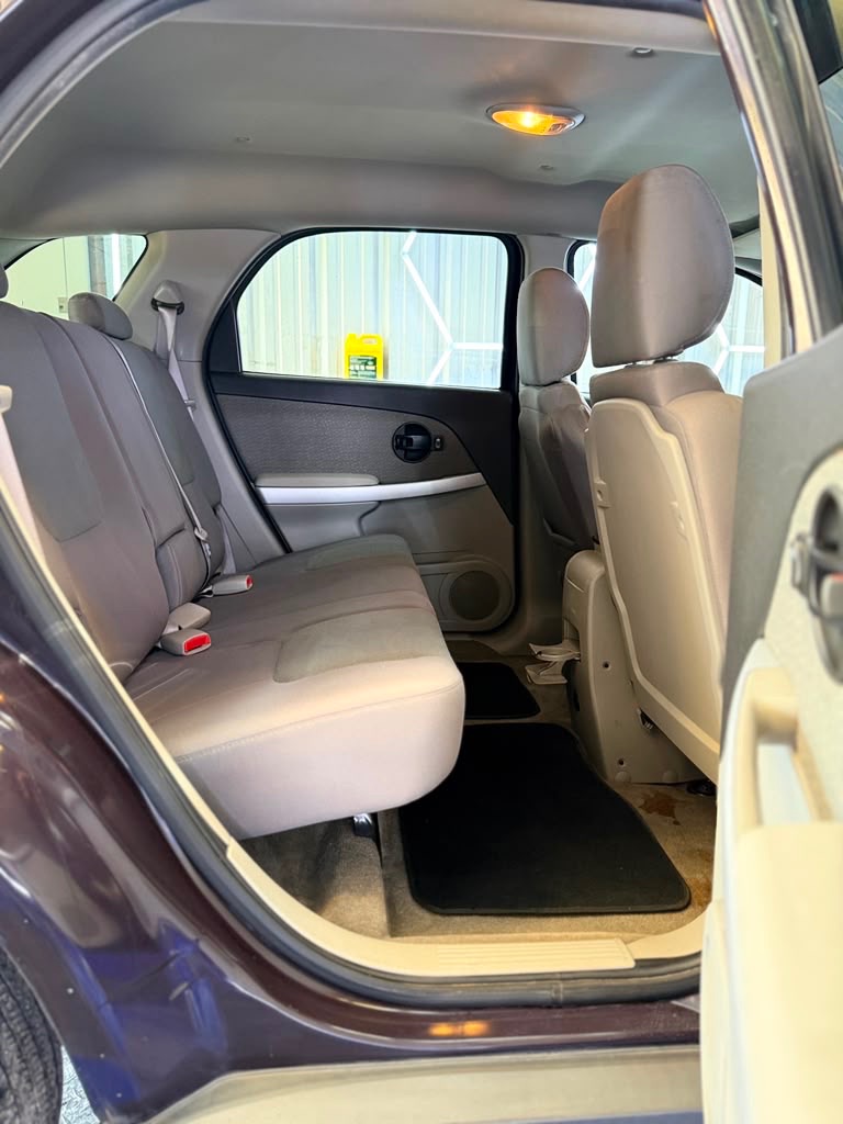 Photo 10 of this CHEVROLET EQUINOX
