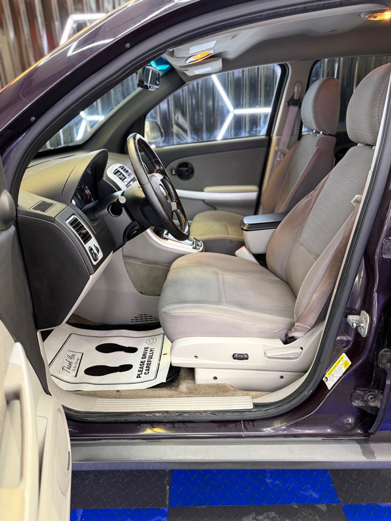 Photo 17 of this CHEVROLET EQUINOX