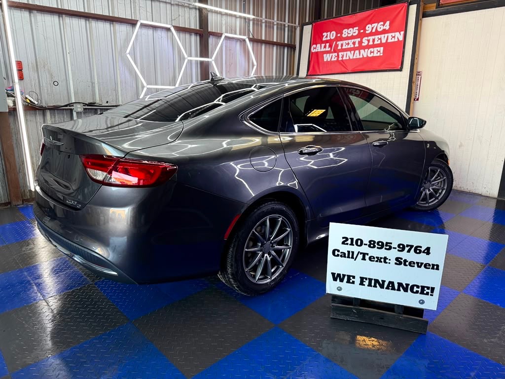 Photo 24 of this CHRYSLER 200