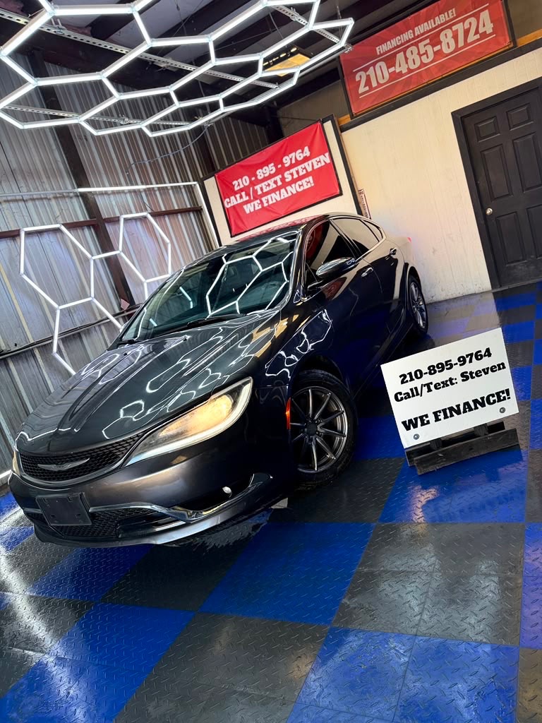 Photo 10 of this CHRYSLER 200