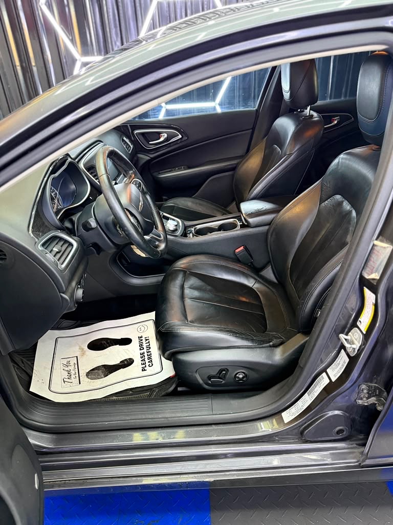 Photo 23 of this CHRYSLER 200