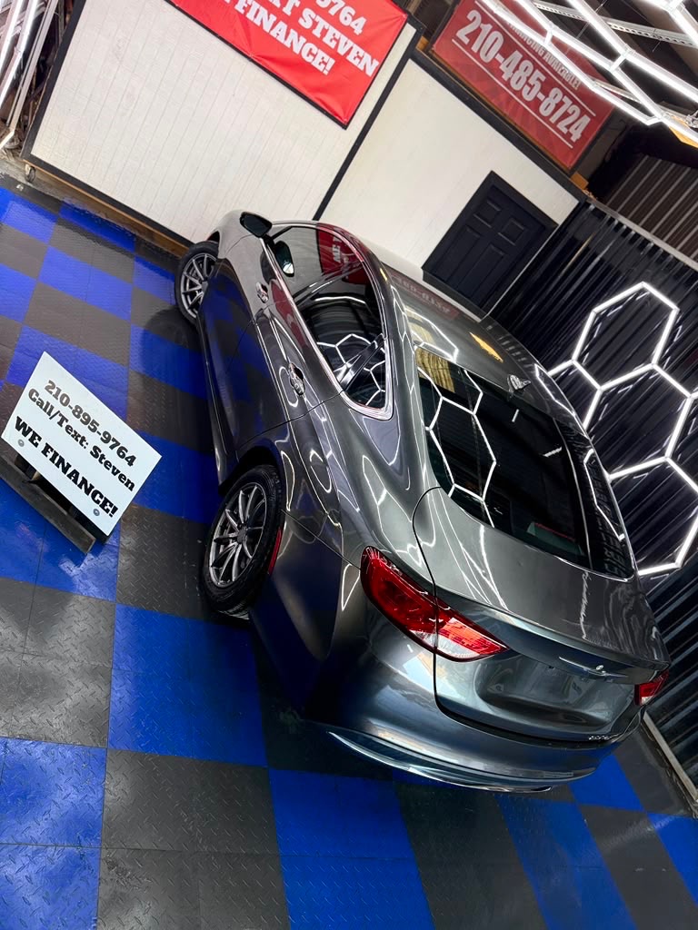 Photo 29 of this CHRYSLER 200
