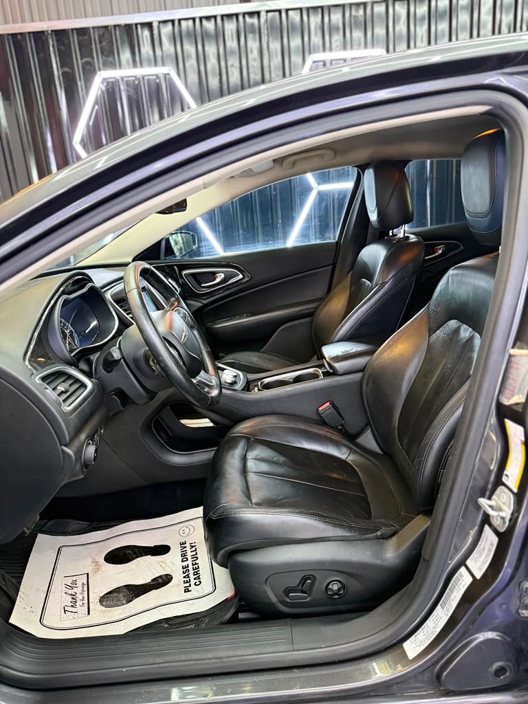 Photo 21 of this CHRYSLER 200
