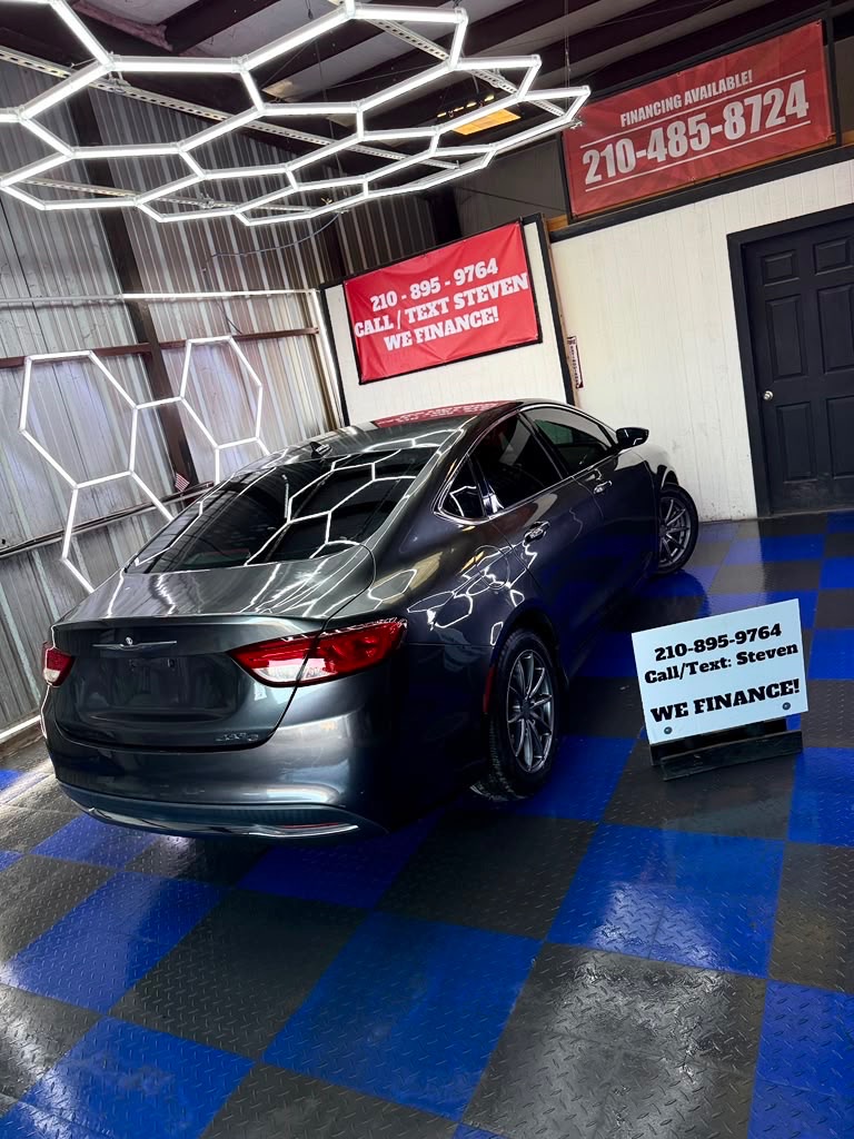 Photo 26 of this CHRYSLER 200