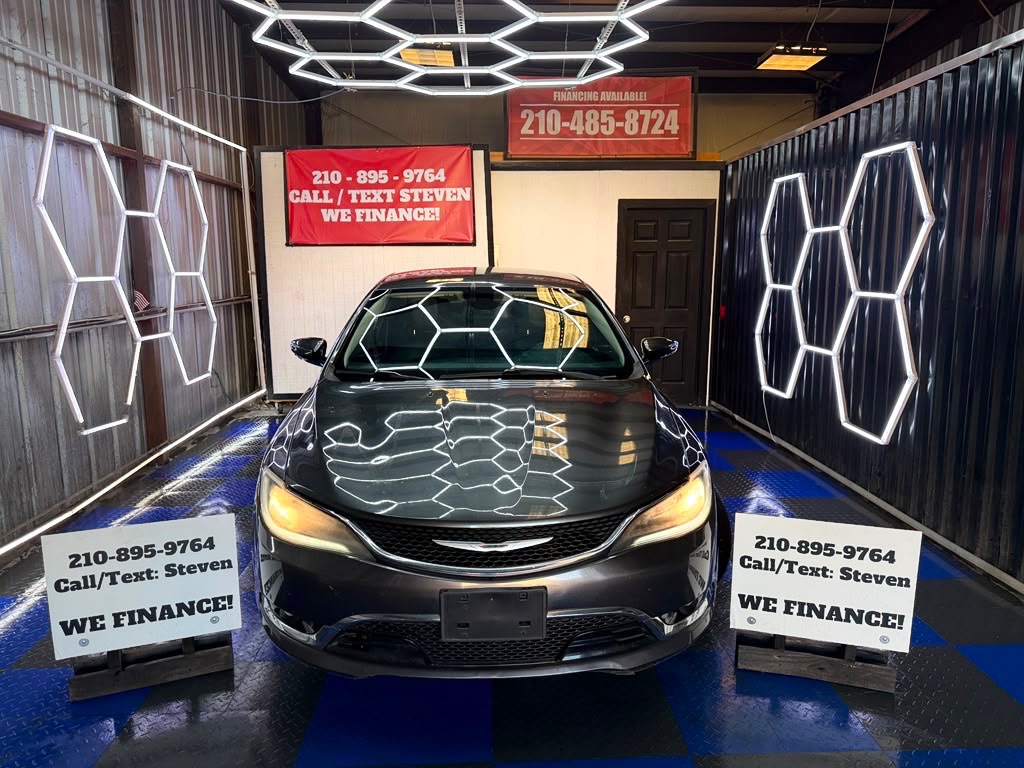 Photo 6 of this CHRYSLER 200