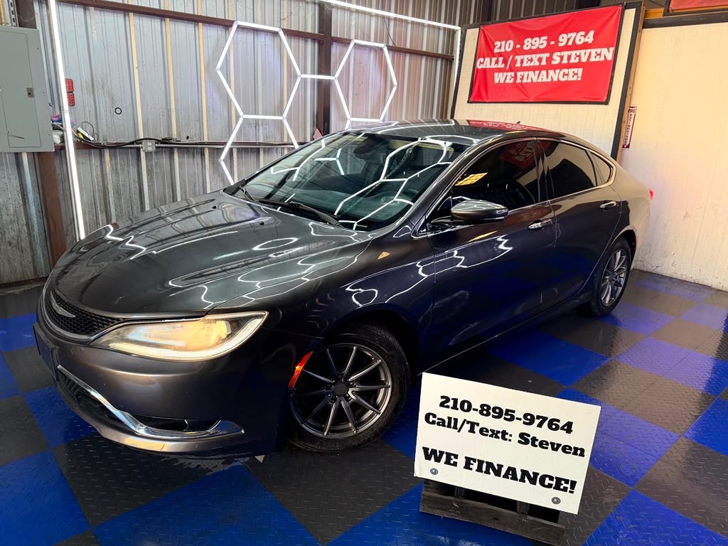 Photo 12 of this CHRYSLER 200