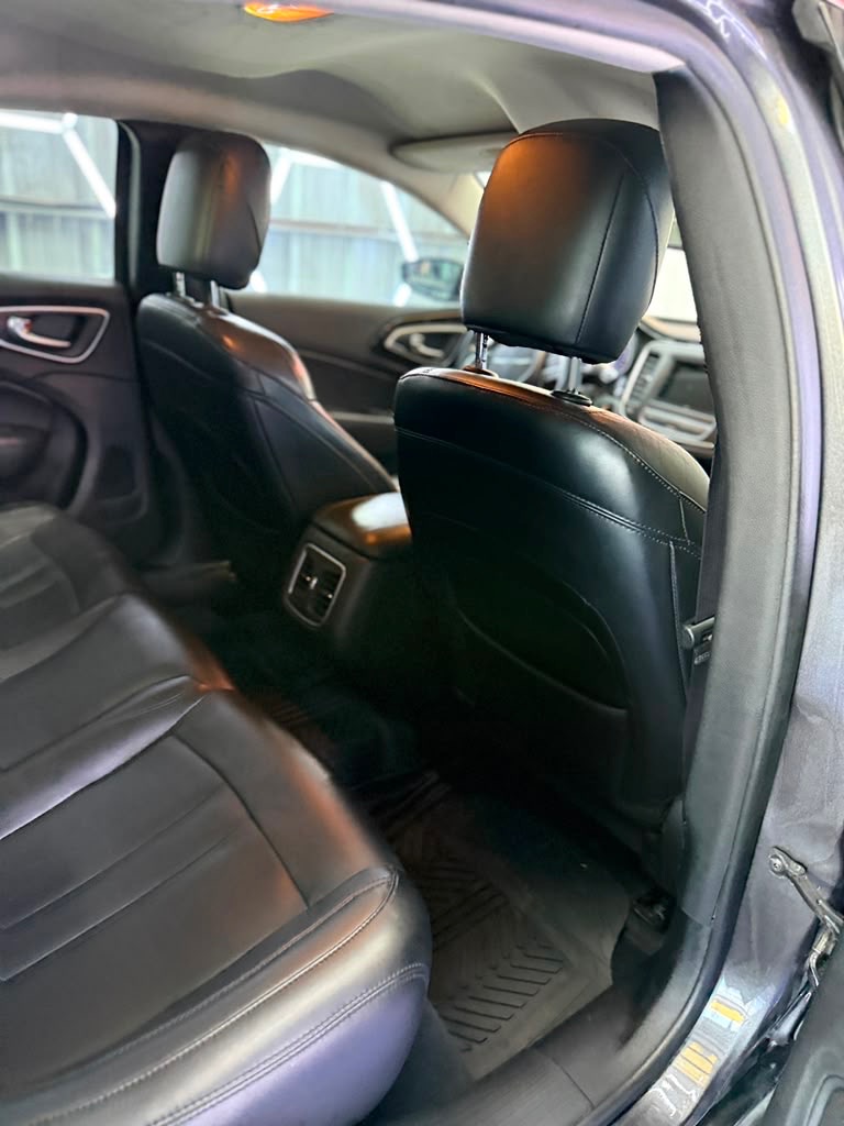Photo 16 of this CHRYSLER 200