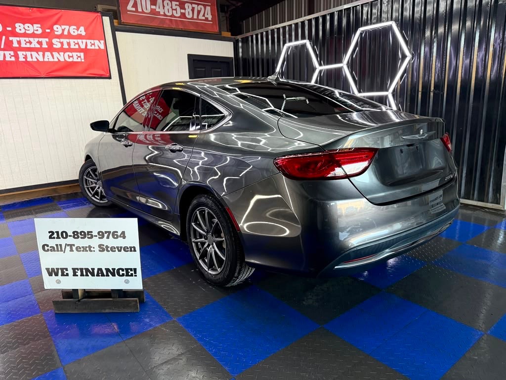 Photo 28 of this CHRYSLER 200