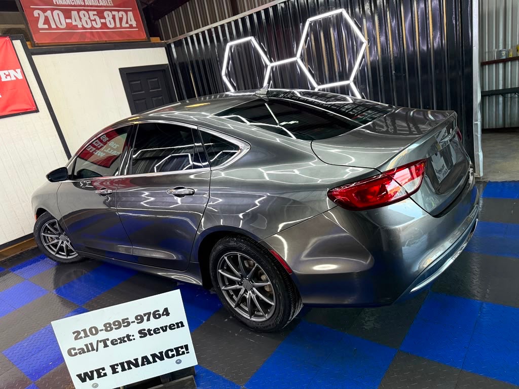 Photo 30 of this CHRYSLER 200