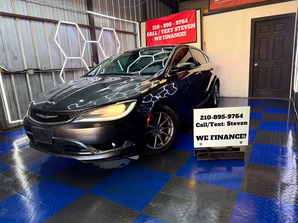 Photo 8 of this CHRYSLER 200
