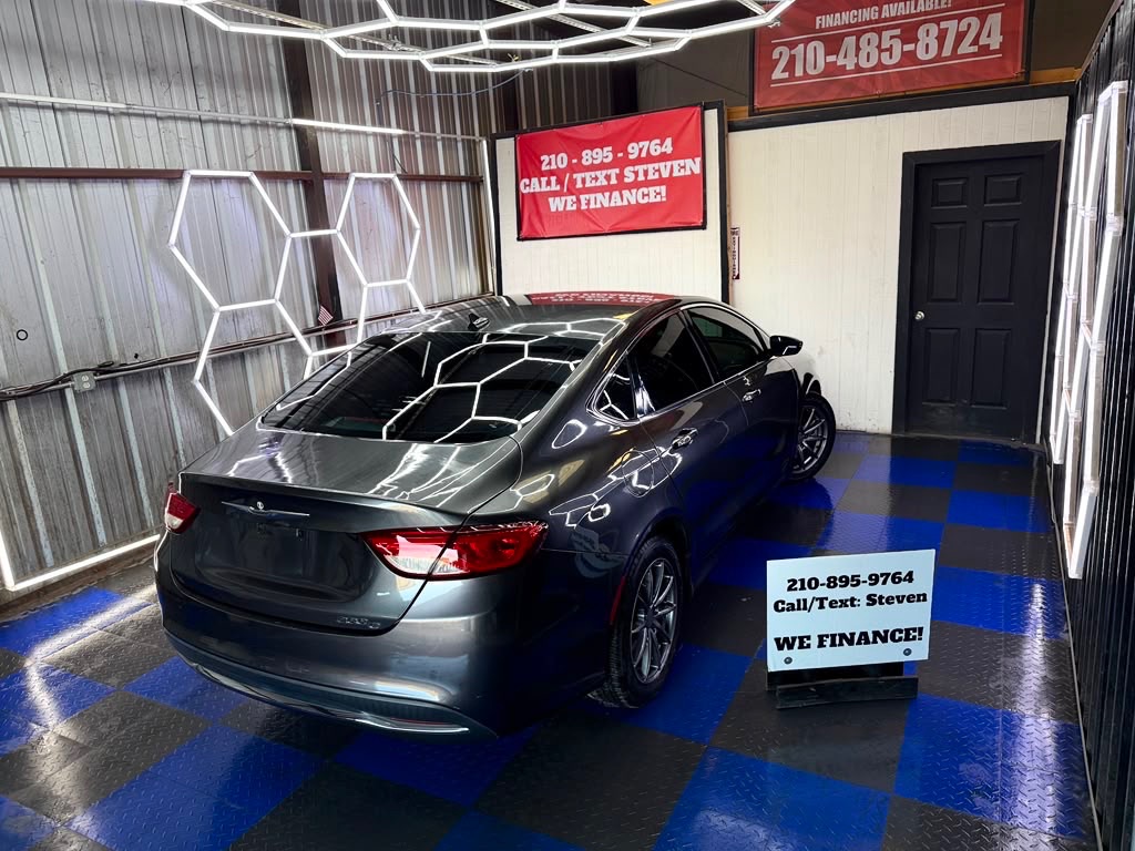 Photo 25 of this CHRYSLER 200