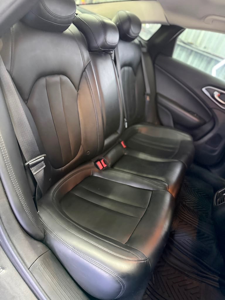 Photo 17 of this CHRYSLER 200