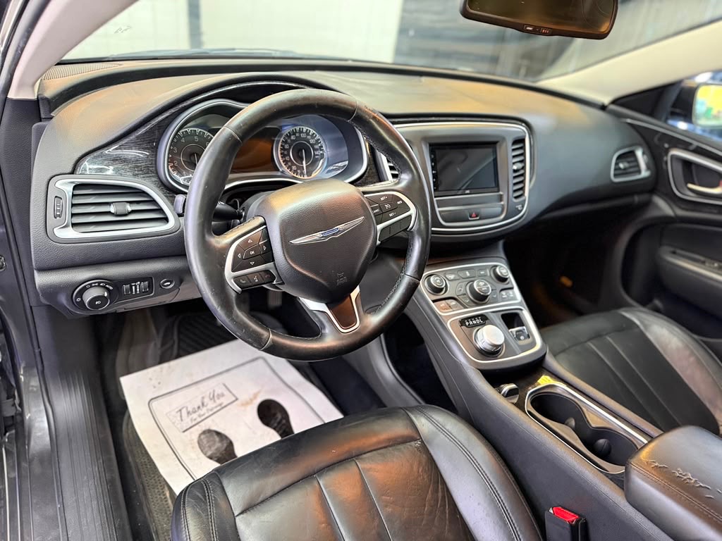 Photo 22 of this CHRYSLER 200