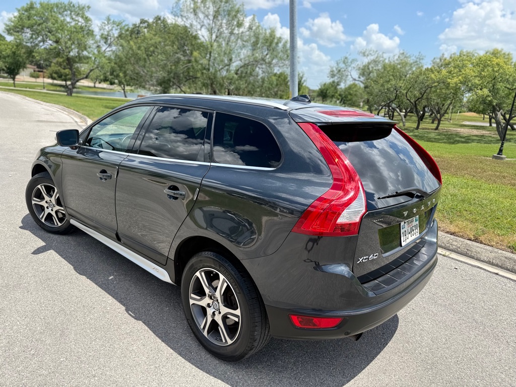 Photo 2 of this VOLVO XC60