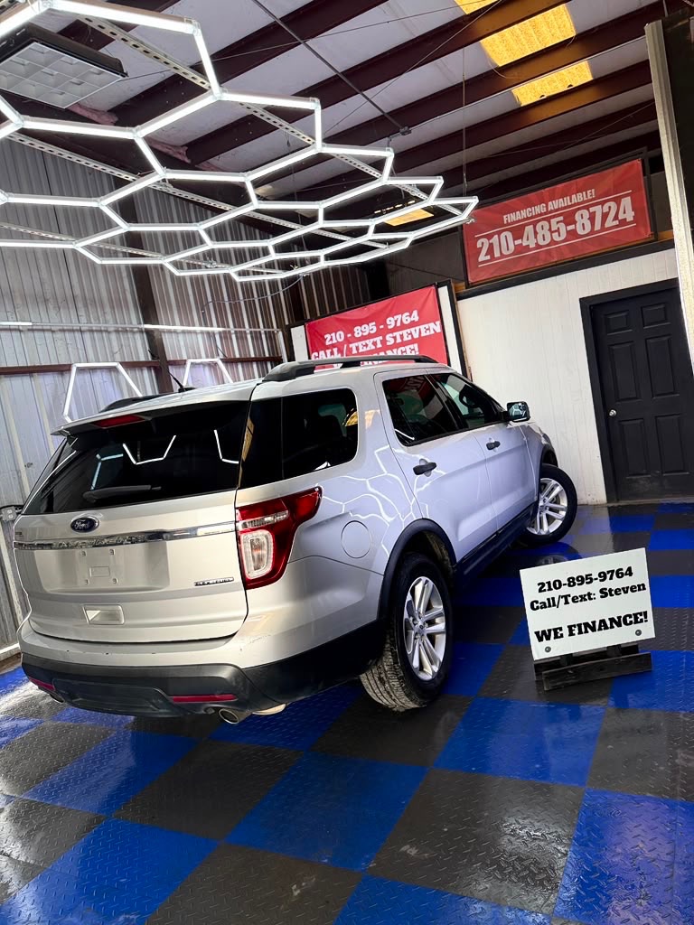 Photo 14 of this FORD EXPLORER