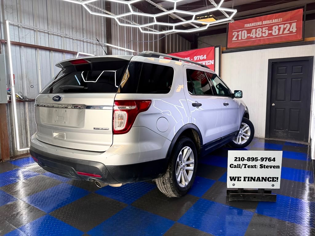 Photo 12 of this FORD EXPLORER