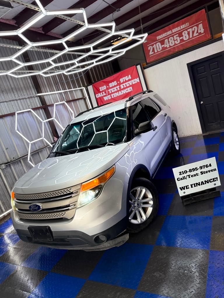 Photo 4 of this FORD EXPLORER