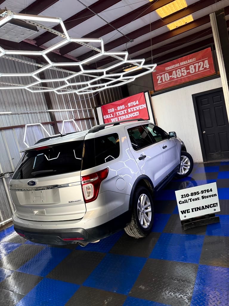 Photo 13 of this FORD EXPLORER
