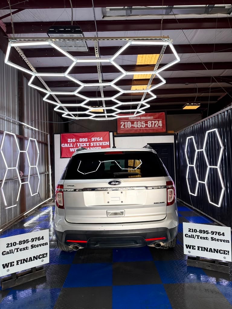 Photo 16 of this FORD EXPLORER